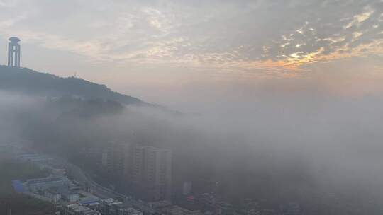 广西梧州白云山脚下日出云海延迟拍摄美景