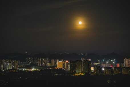 满月上升 城市夜景