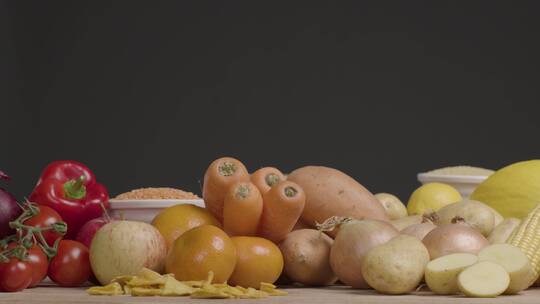 滑动拍摄的水果和蔬菜特写视频素材模板下载