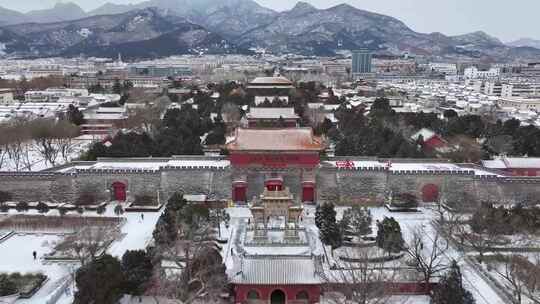 航拍岱庙雪景