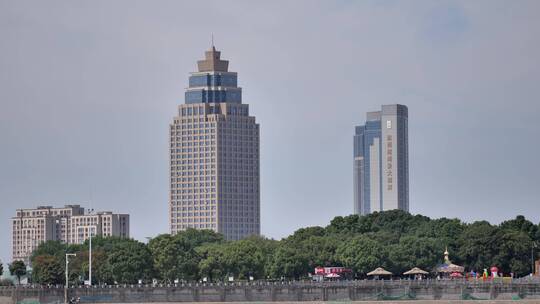 杭州湾海边城市岛屿礁石海浪