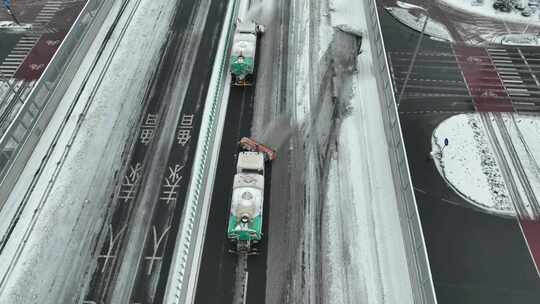 公路扫雪 扫雪车扫雪 扫雪车雪天扫雪