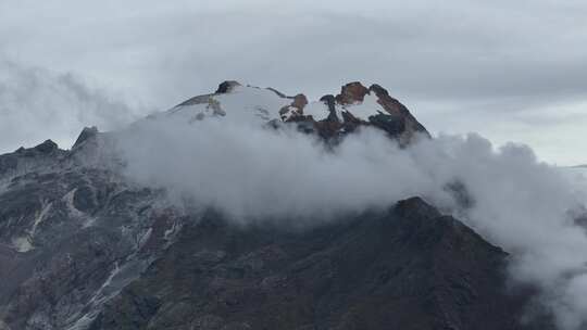 航拍哈巴雪山