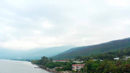 琼海航拍多云天气湖边小岛