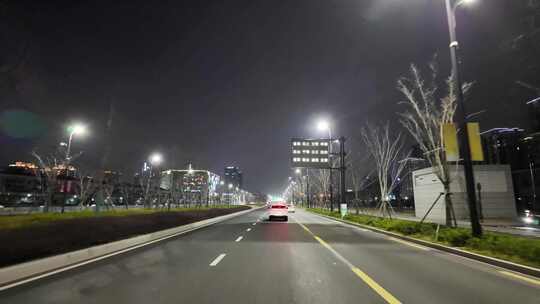 城市夜晚夜景开车第一视角汽车窗外沿途风景