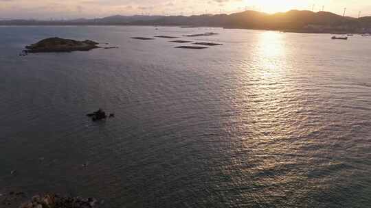 航拍平潭北部湾海上风电场夕阳火烧云鱼排