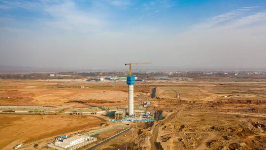 航拍延时建设中的鄂州花湖机场塔台环绕