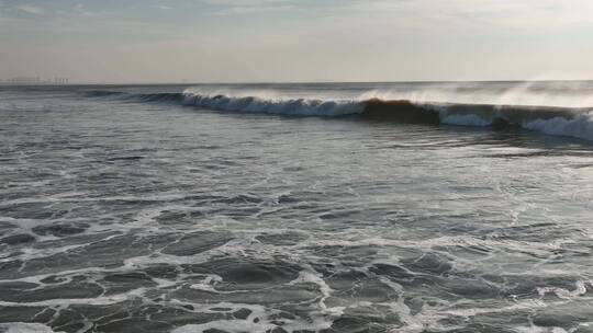 湛江吴川吴阳金海岸清晨的海浪