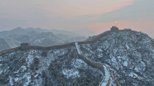 日落的中国长城古建筑冬季