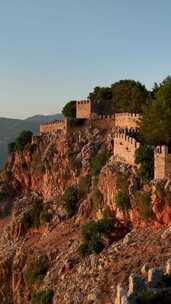 Alanya Kalesi城堡俯瞰4 K山地和城市土耳其