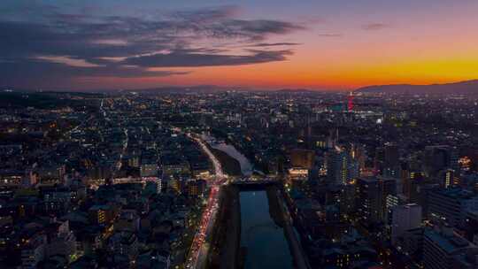 4K-航拍夜幕降临时的日本京都市