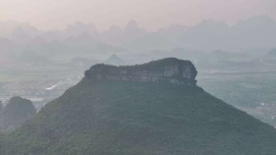 广西桂林棺材山