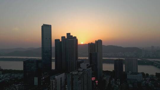 长沙华夏保险华远国际中心日落航拍视频素材模板下载