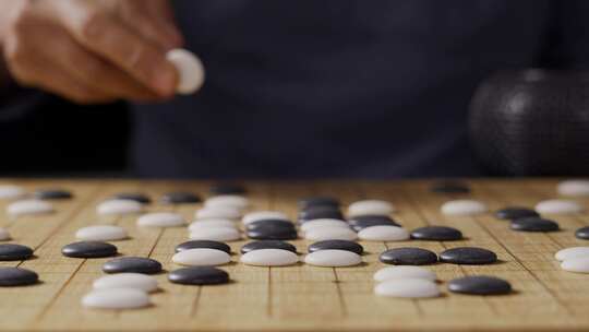 下围棋落子思考棋局