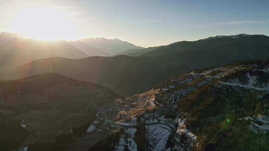 航拍云南香格里拉雪山公路