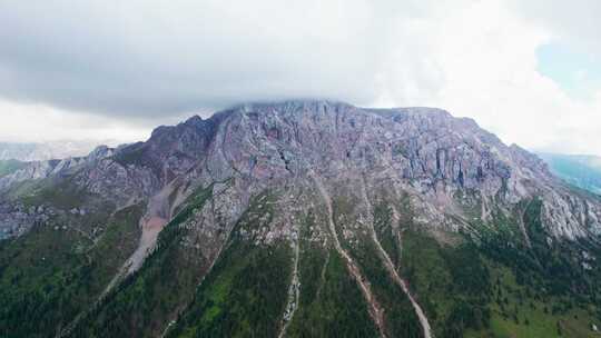 新疆伊犁昭苏伊昭公路白石峰风景航拍