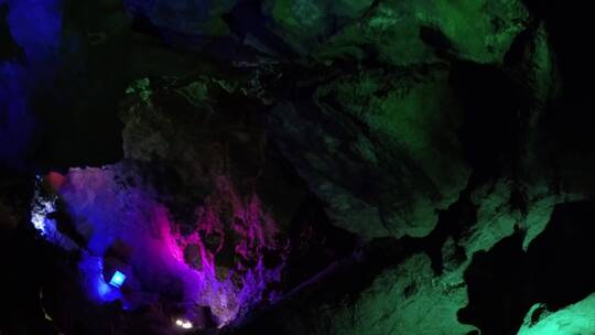 喀斯特地貌溶洞水下相机拍摄