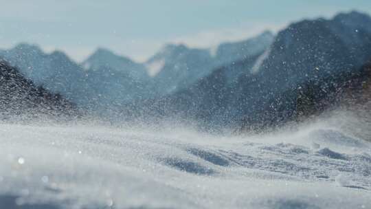 雪地刮风，雪山，风雪