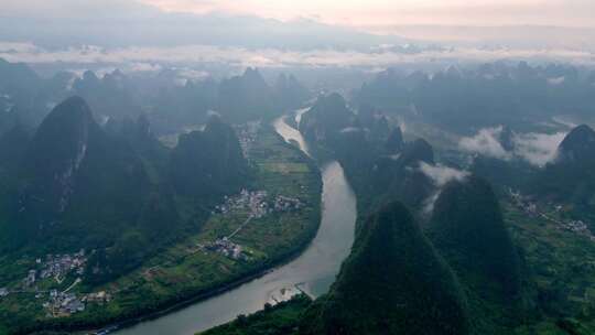 航拍桂林早晨到烟雨漓江自然风光