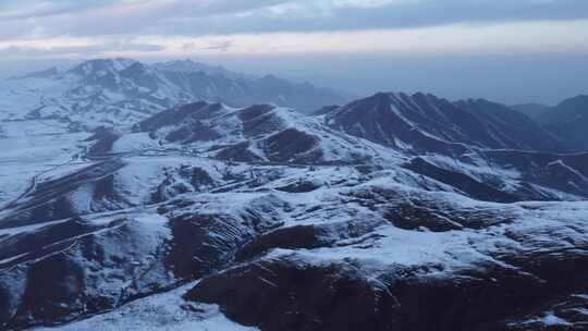 青海拉脊山冬日雪山航拍4k视频