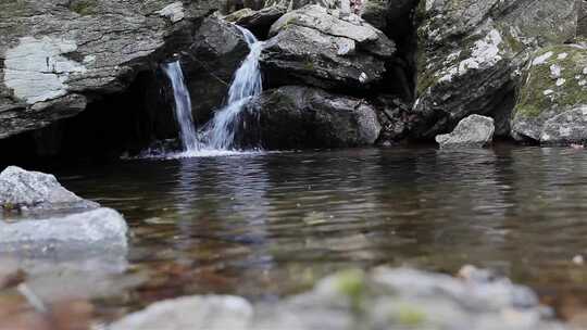 石头岩石水流哗哗