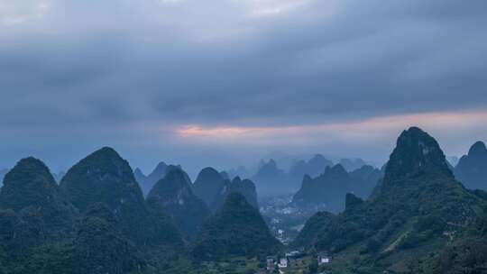 乌云飘动雷雨将至延时拍摄