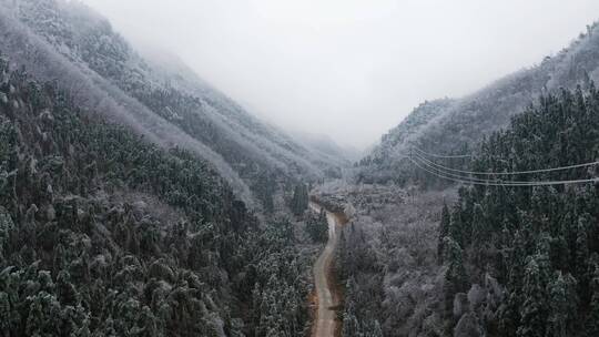 航拍大山森林雾凇冬天冰雪自然奇观4K