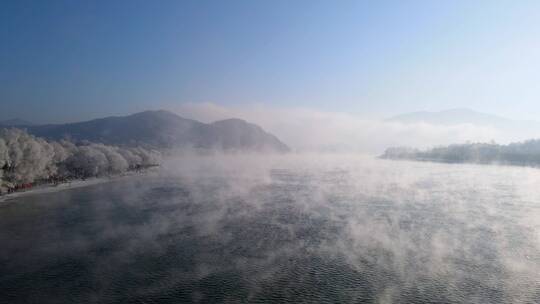 航拍吉林松花江和雾凇