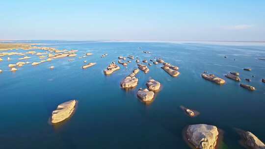 青海水上雅丹航拍