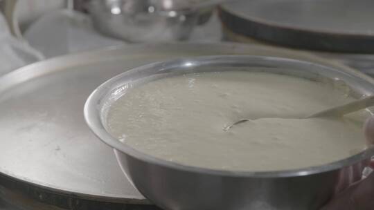 满族美食牛舌饼制作过程LOG视频素材