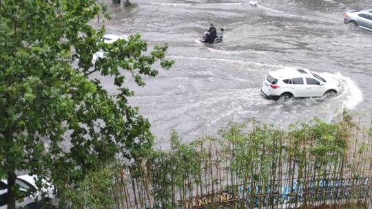 实拍 郑州720 涉水车 特大洪水 郑州洪水