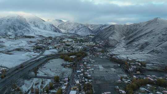 四川川西甘孜新都桥镇雪后风光