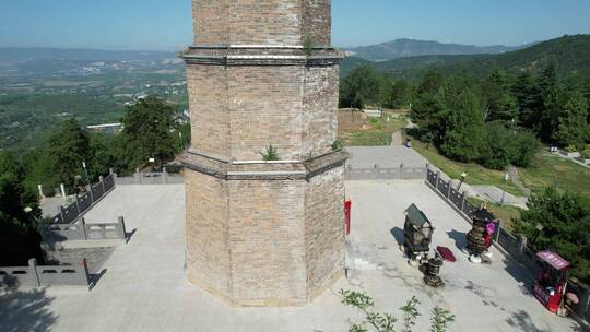 航拍山西省晋城市白马寺景公塔旋转上升