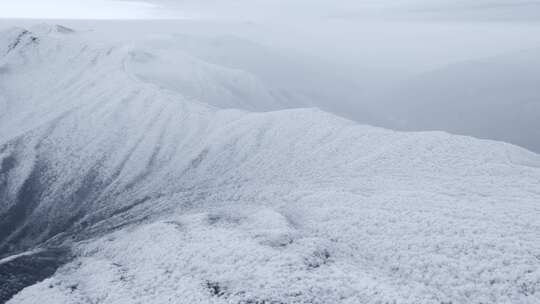 航拍天目山脉龙王山雾凇雪景风光