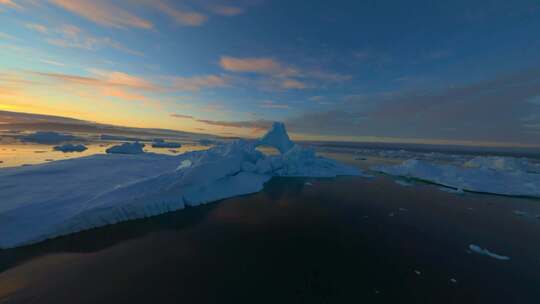 FPV航拍大海日出阳光照射冰川冰山