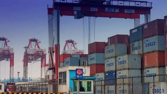 港口码头货运集装箱运输延时