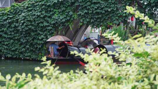 烟雨江南水乡古镇划船听雨