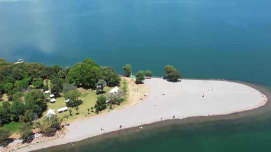 海边沙滩露营地海洋湖泊