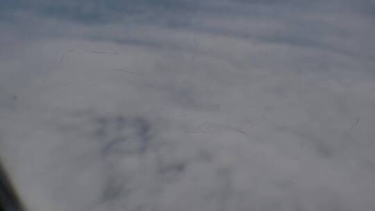 飞机里看到的云层