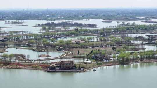 航拍北湖湿地公园树林湖泊河流空镜