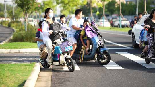 学生上学 接送学生 学生开学小学生开学