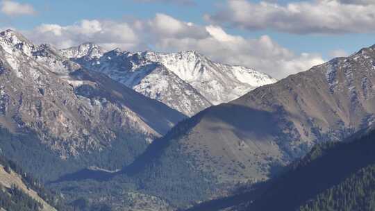 新疆琼库什台草原雪山航拍