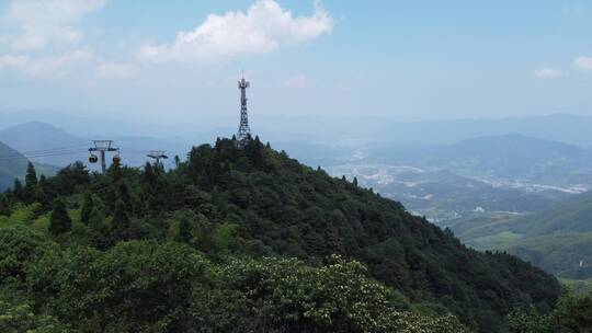 夏天武功山航拍蓝天白云绿山