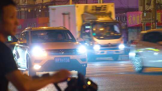 城市下班高峰期夜晚夜景交通汽车车辆车流人