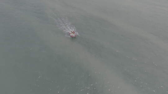 海上的小船航拍视频素材模板下载