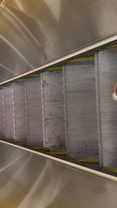 地铁下楼梯