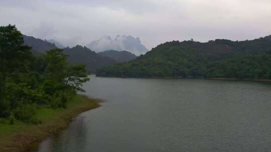 航拍早晨湖面山水自然风景