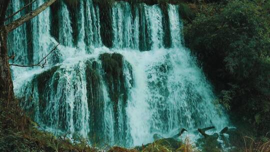 瀑布高山泉水溪水流水