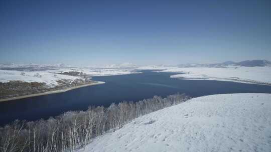 航拍冬季内蒙古克什克腾旗草原未冻结的湖泊
