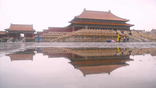 北京故宫雨中太和殿广场倒影慢镜头